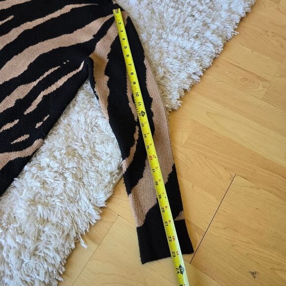 Soft Surroundings Black and Tan Zebra Stripesl Sweater Cowl Neck Size Small - Picture 7 of 9